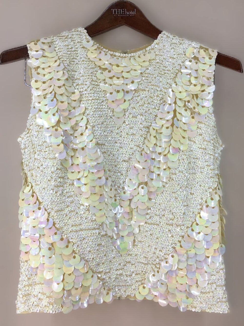 ✨ Vintage 60s Hand Beaded Sequin Wool Top Ivory Iridescent Paillette Tank ✨ - Picture 2 of 9